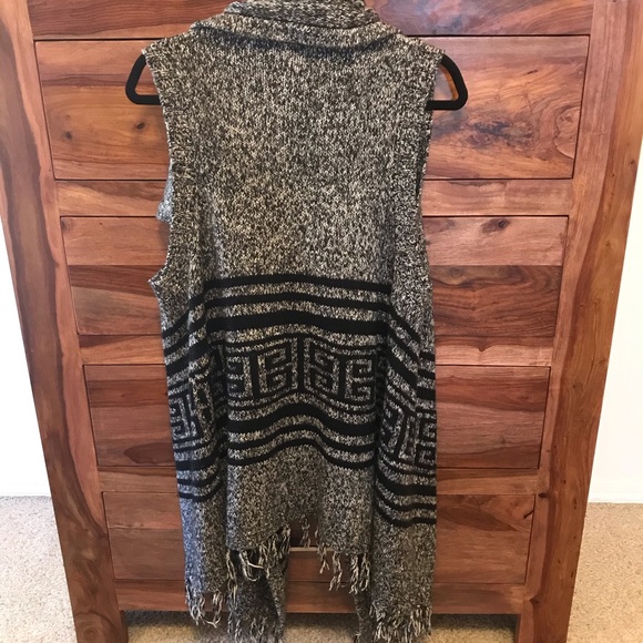 Sweater vest with Aztec detailing - Picture 3 of 7